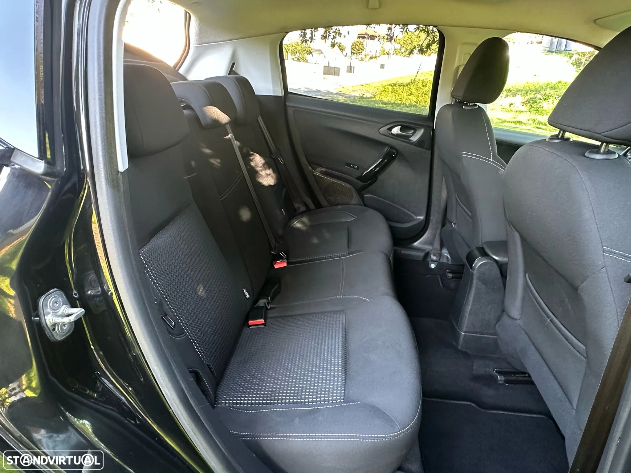 Peugeot 208 1.5 BlueHDi Signature - 21