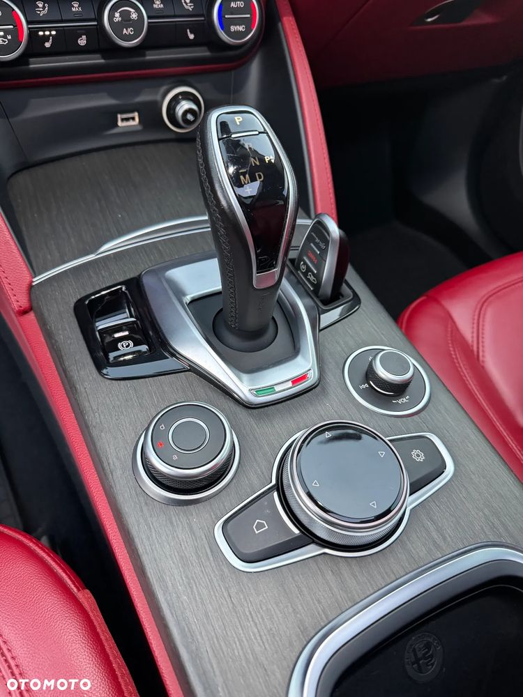 Alfa Romeo Stelvio 2.0 Turbo 16V AT8-Q4 Ti - 39