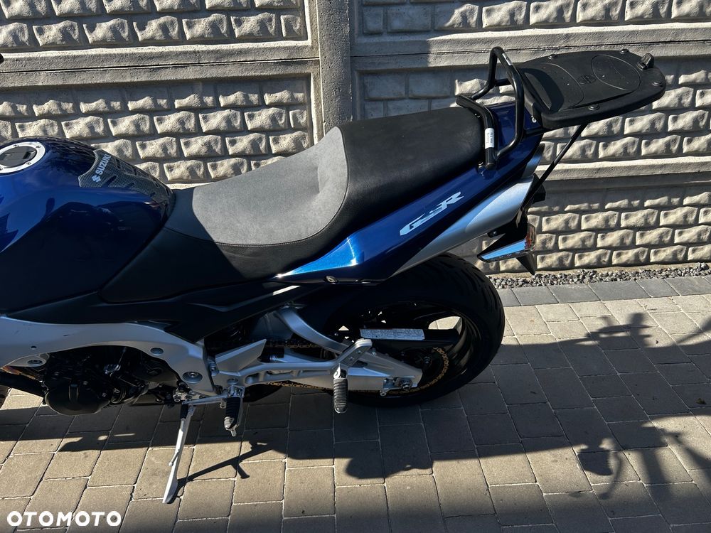 Suzuki GSR - 17