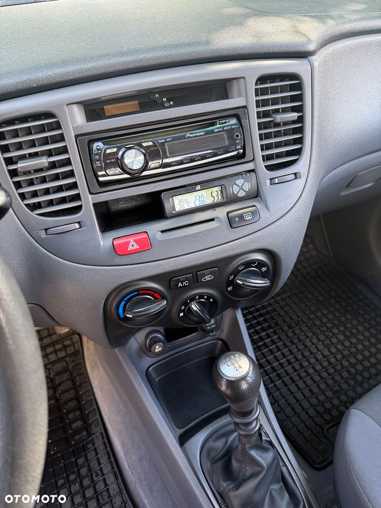 Kia Rio 1.4 City - 10