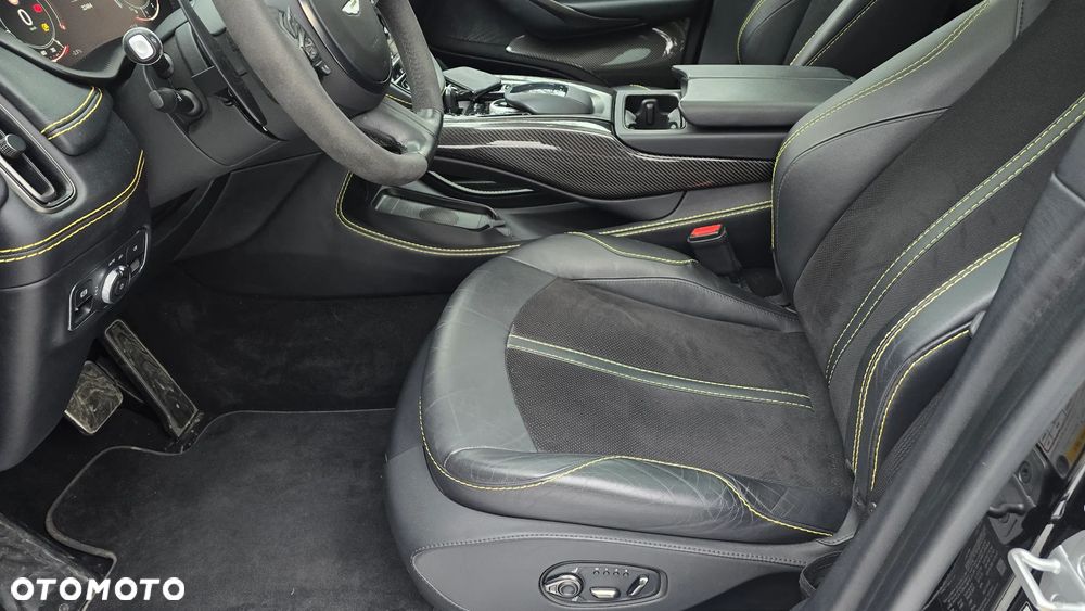 Aston Martin DBX - 20