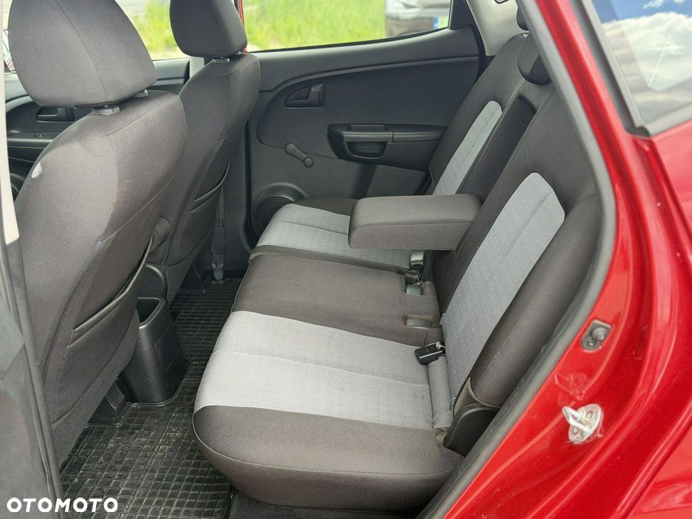 Kia Venga - 12