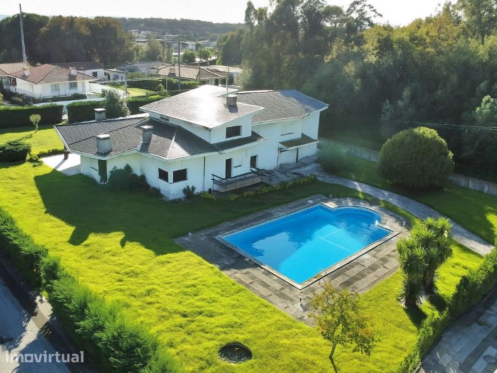 Propriedade T5 + Armazém em Famalicão - Grande imagem: 3/45