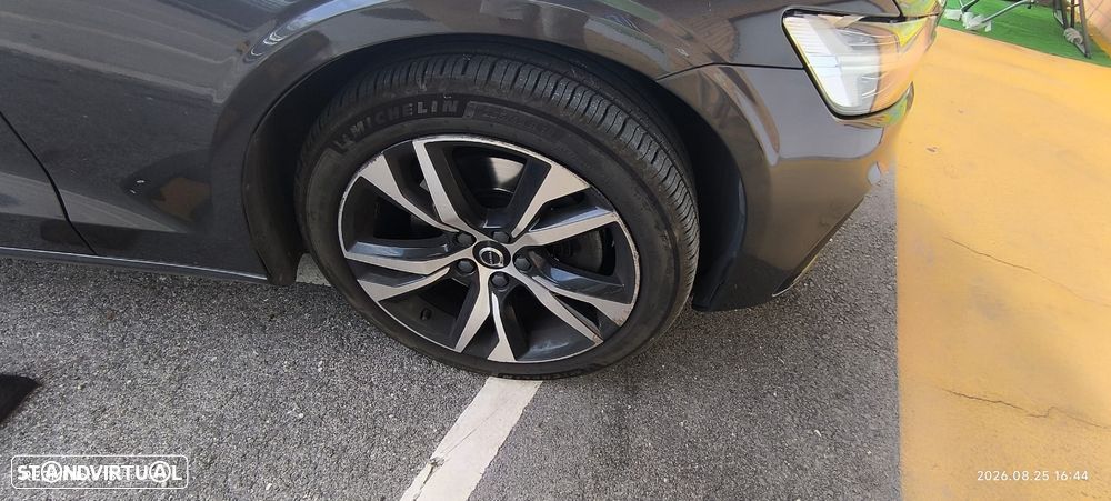 Volvo V60 2.0 B4 Plus Dark Auto - 11
