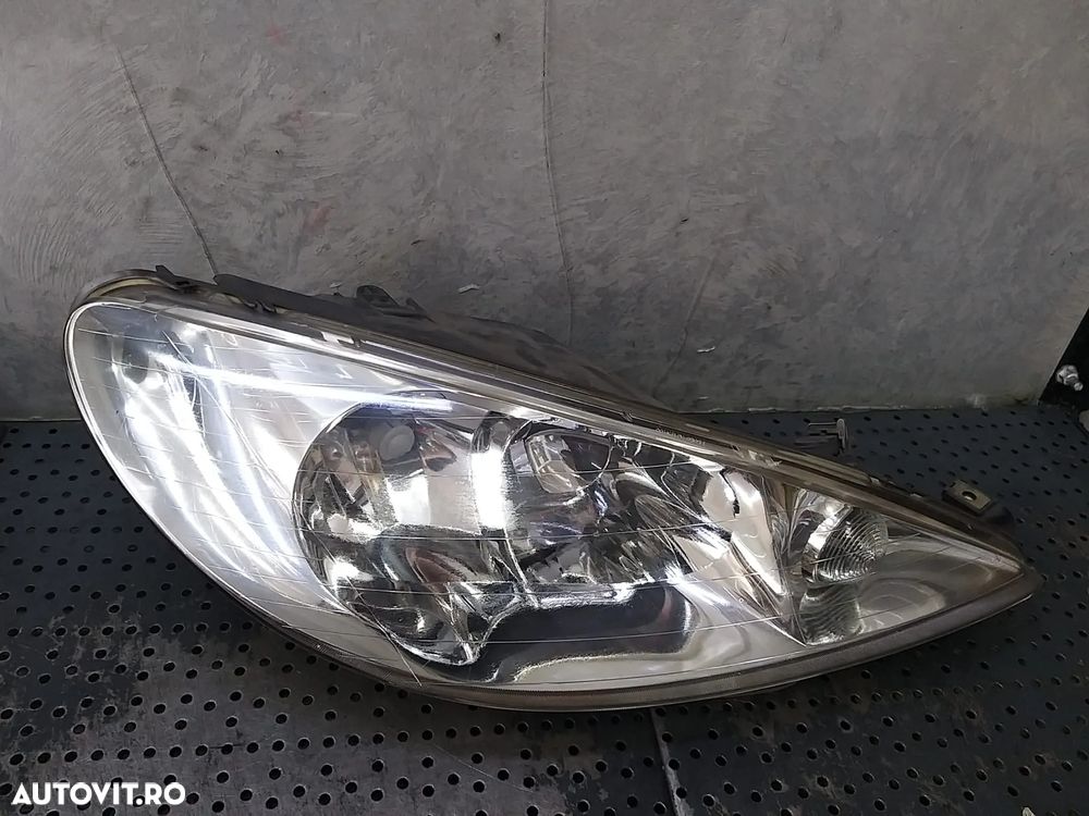 Far dreapta peugeot 206 2a c 9628666780 89001966 - 1
