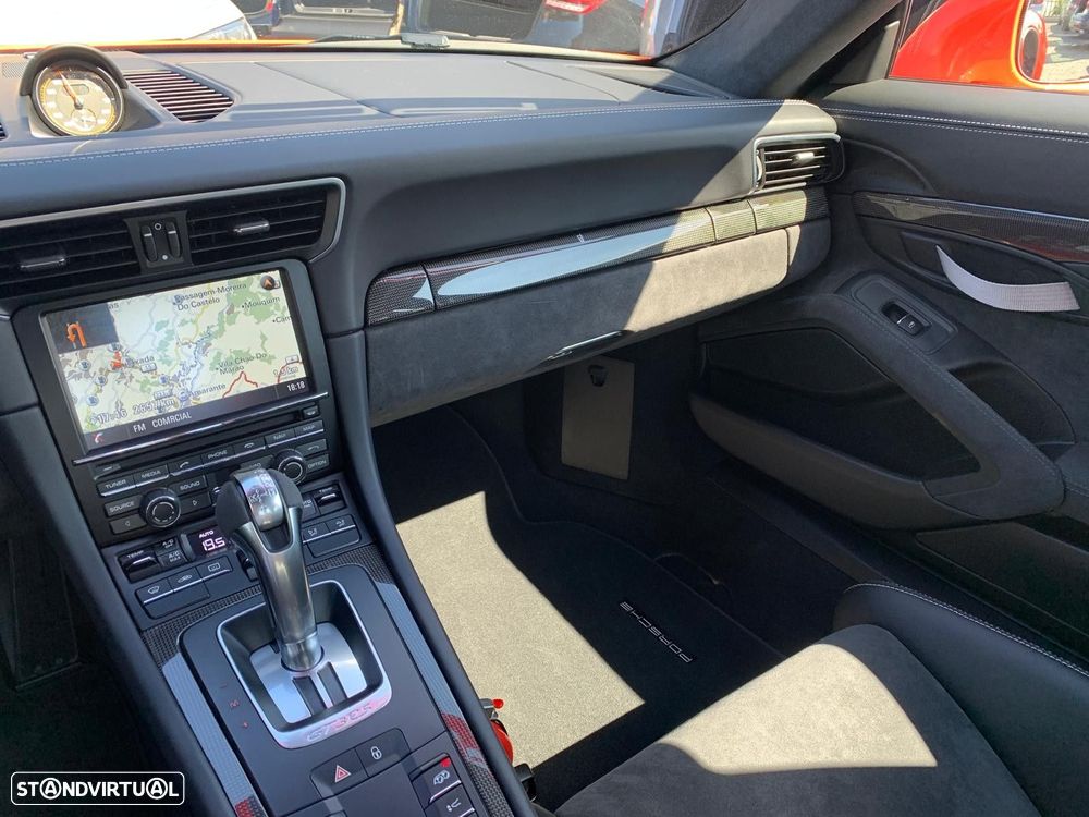 Porsche 911 Série F - 24