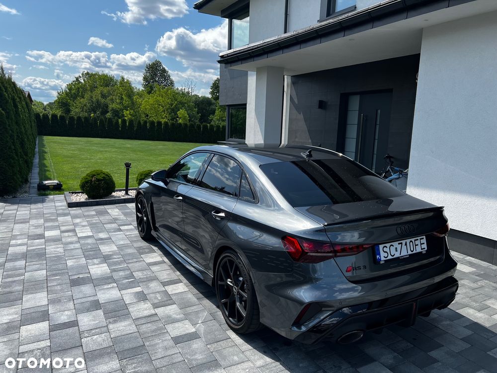 Audi RS3 Limousine - 1