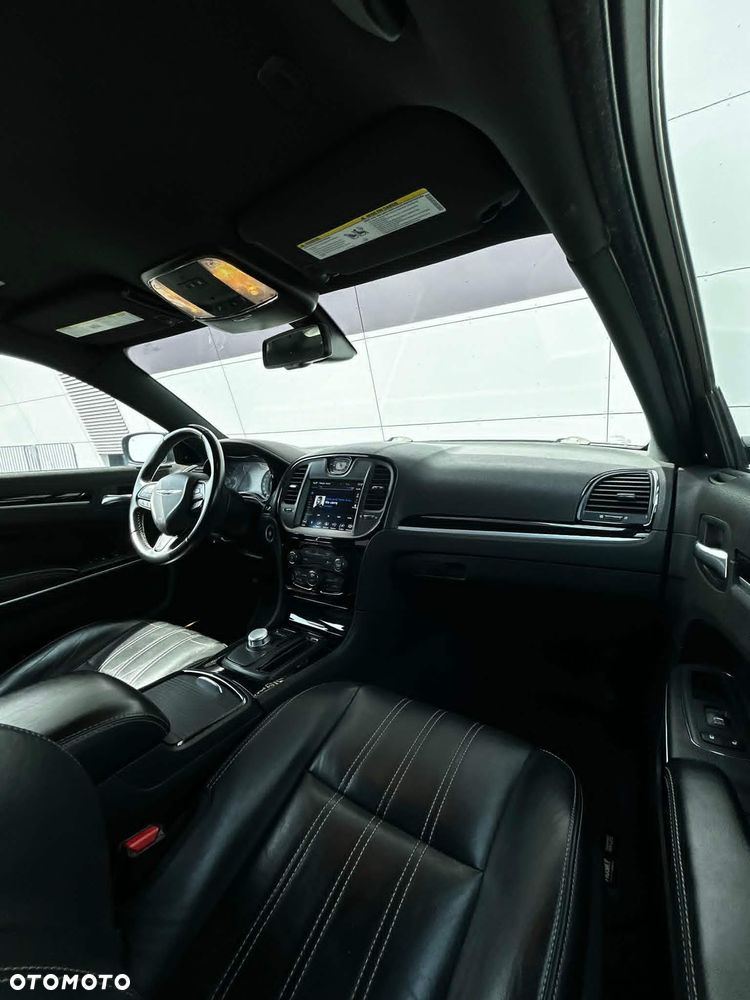Chrysler 300s - 14