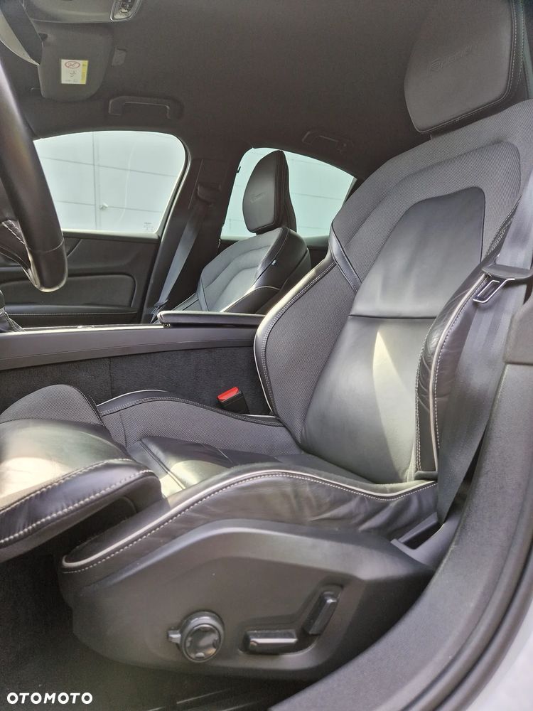 Volvo S60 T5 R-Design - 34