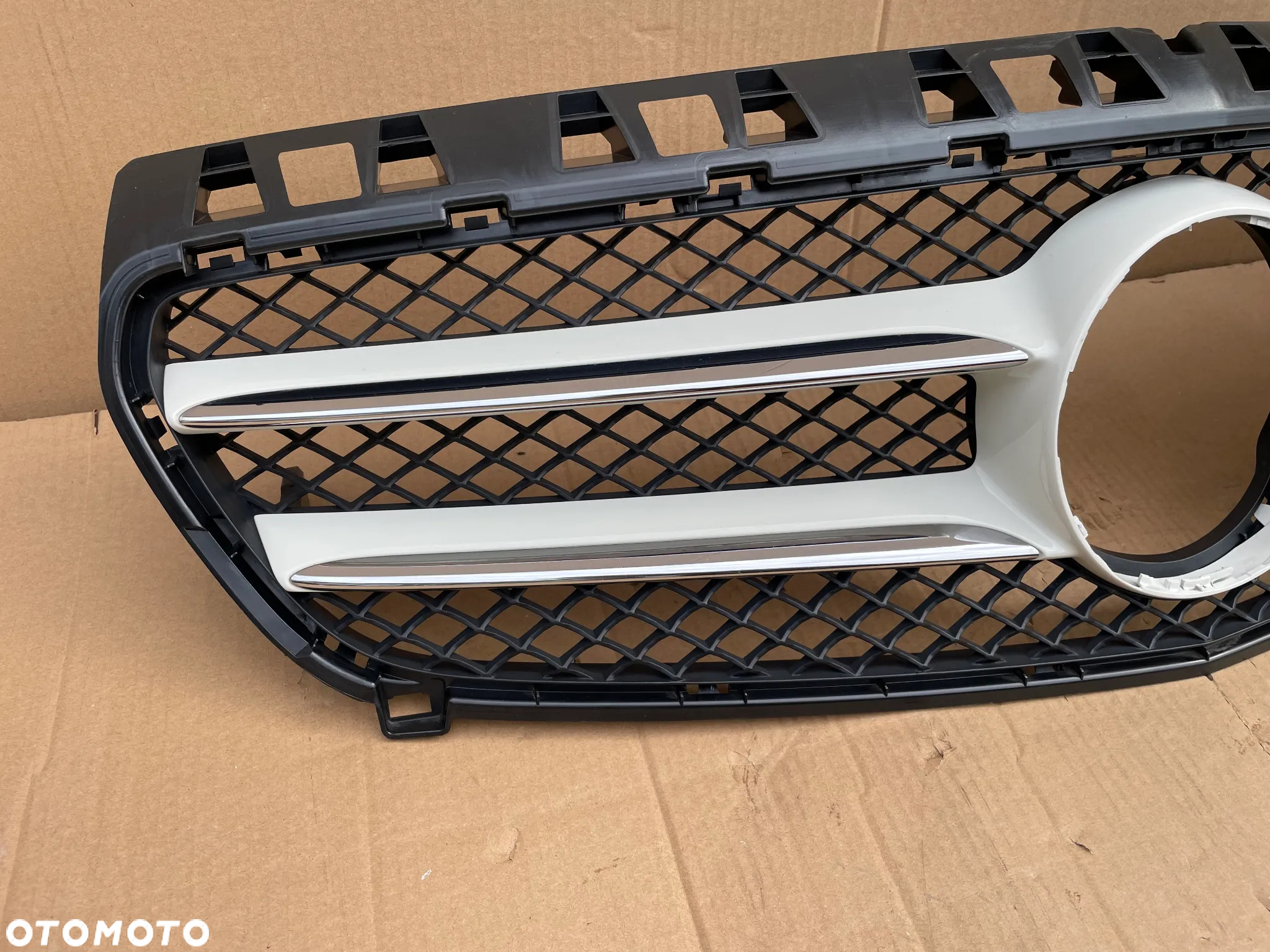 MERCEDES A KLASA W176 176 BIAŁY GRILL ATRAPA ZDERZAKA PRZEDNIEGO ORYGINALNA BIAŁY A1768880260 - 2