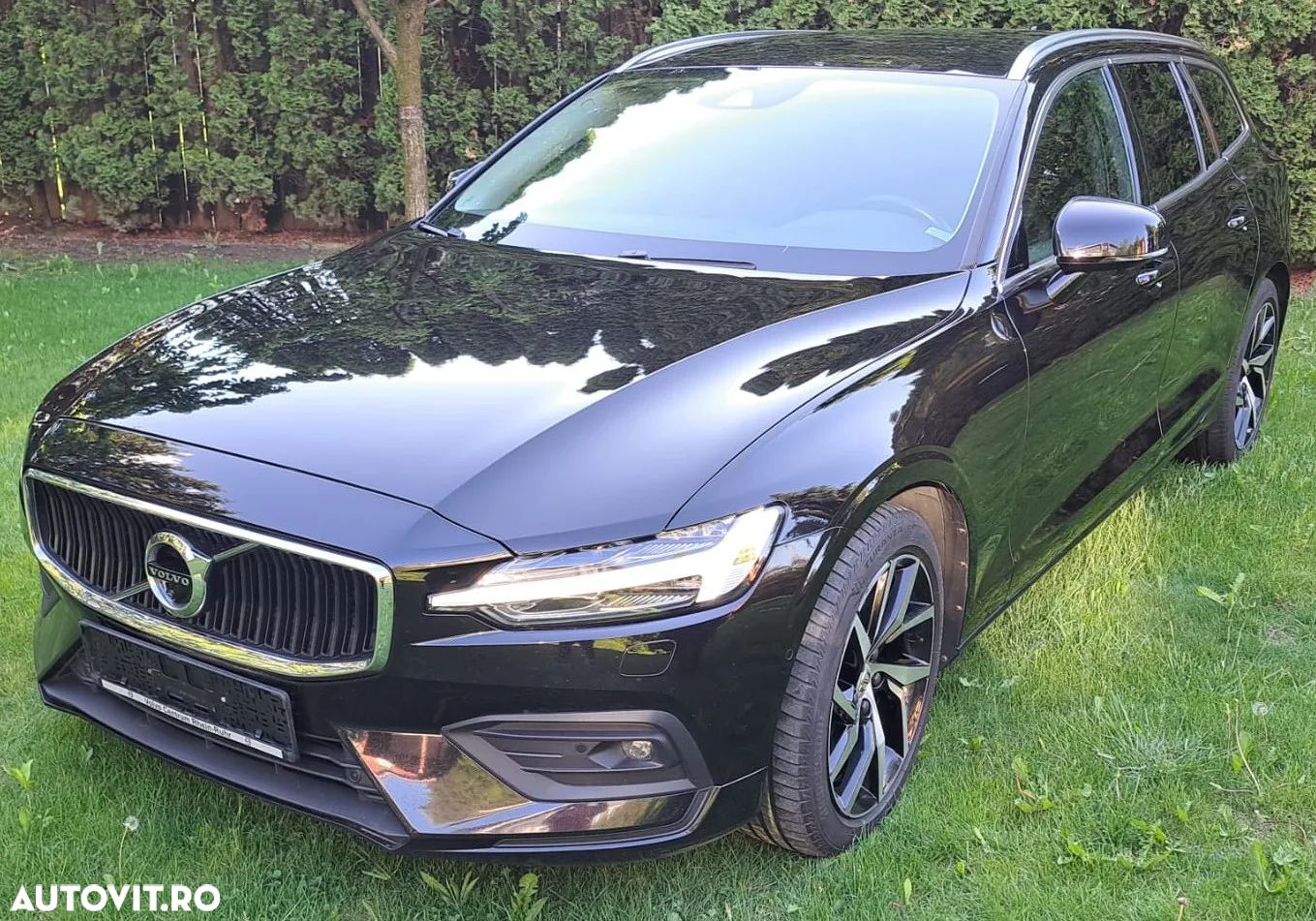 Volvo V60 T4 Momentum Pro - 1