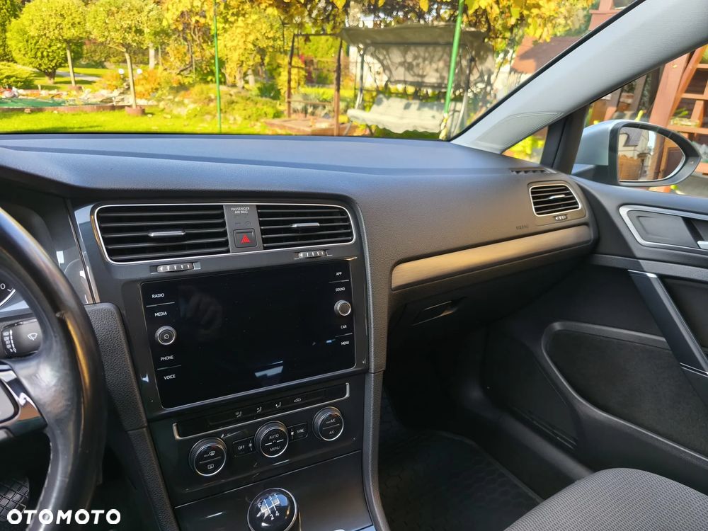 Volkswagen Golf - 28