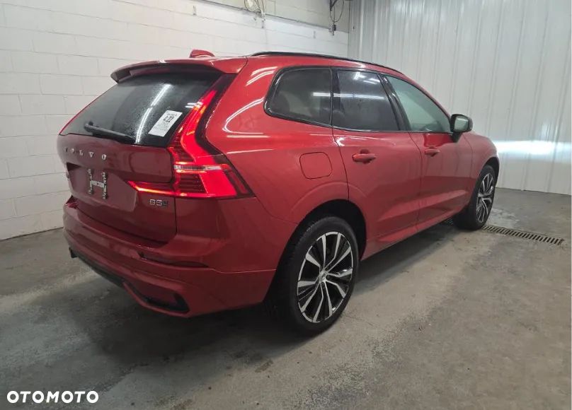 Volvo XC 60 B5 B AWD Plus Dark - 4