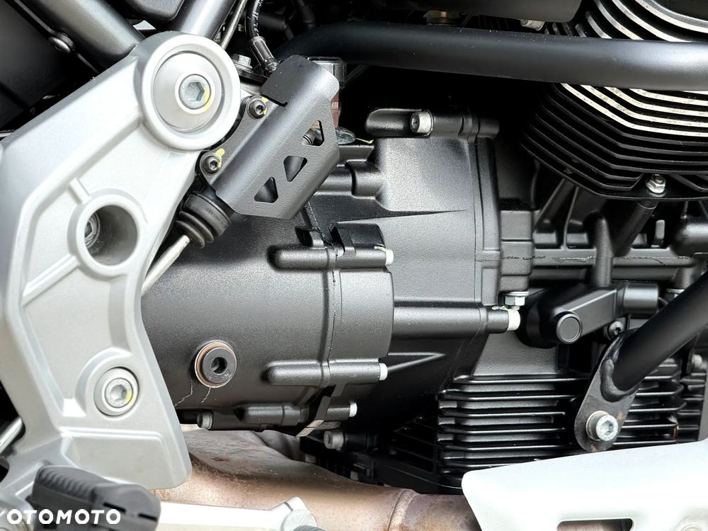 Moto Guzzi V85 - 38