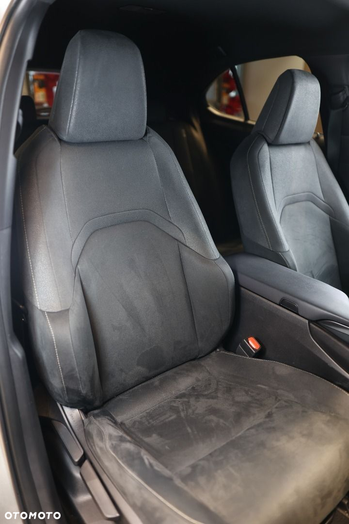 Lexus UX - 29