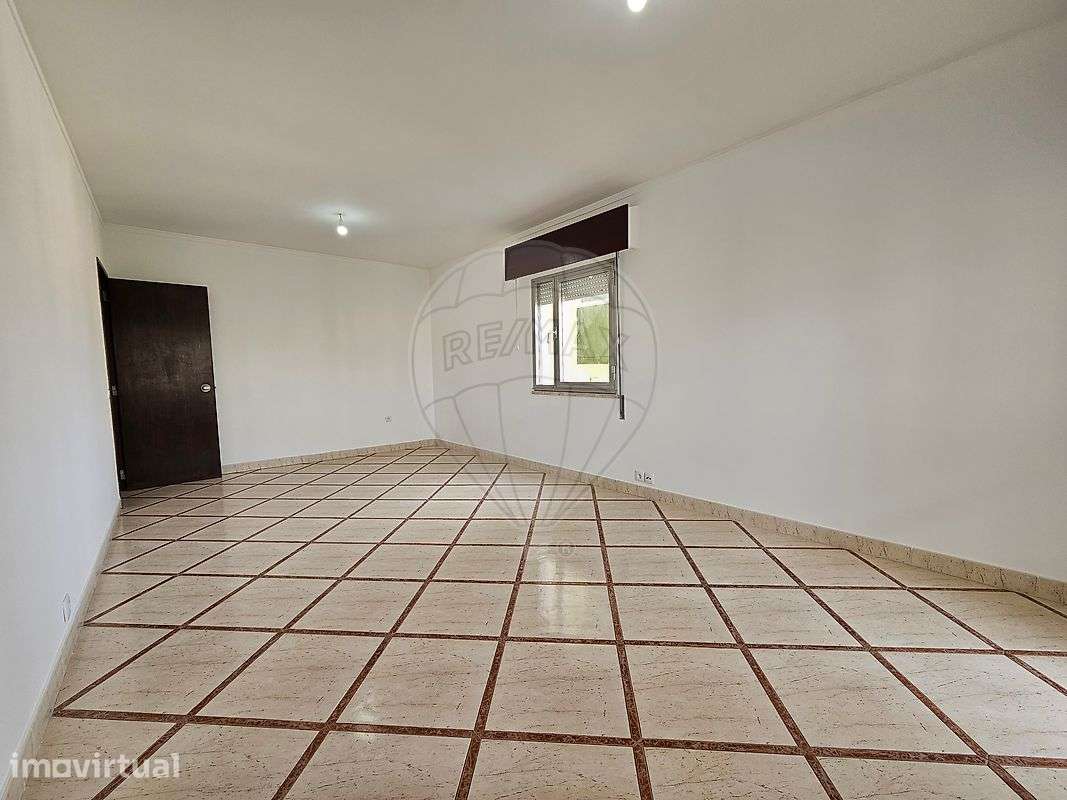 Apartamento T3 para arrendamento - Grande imagem: 2/19