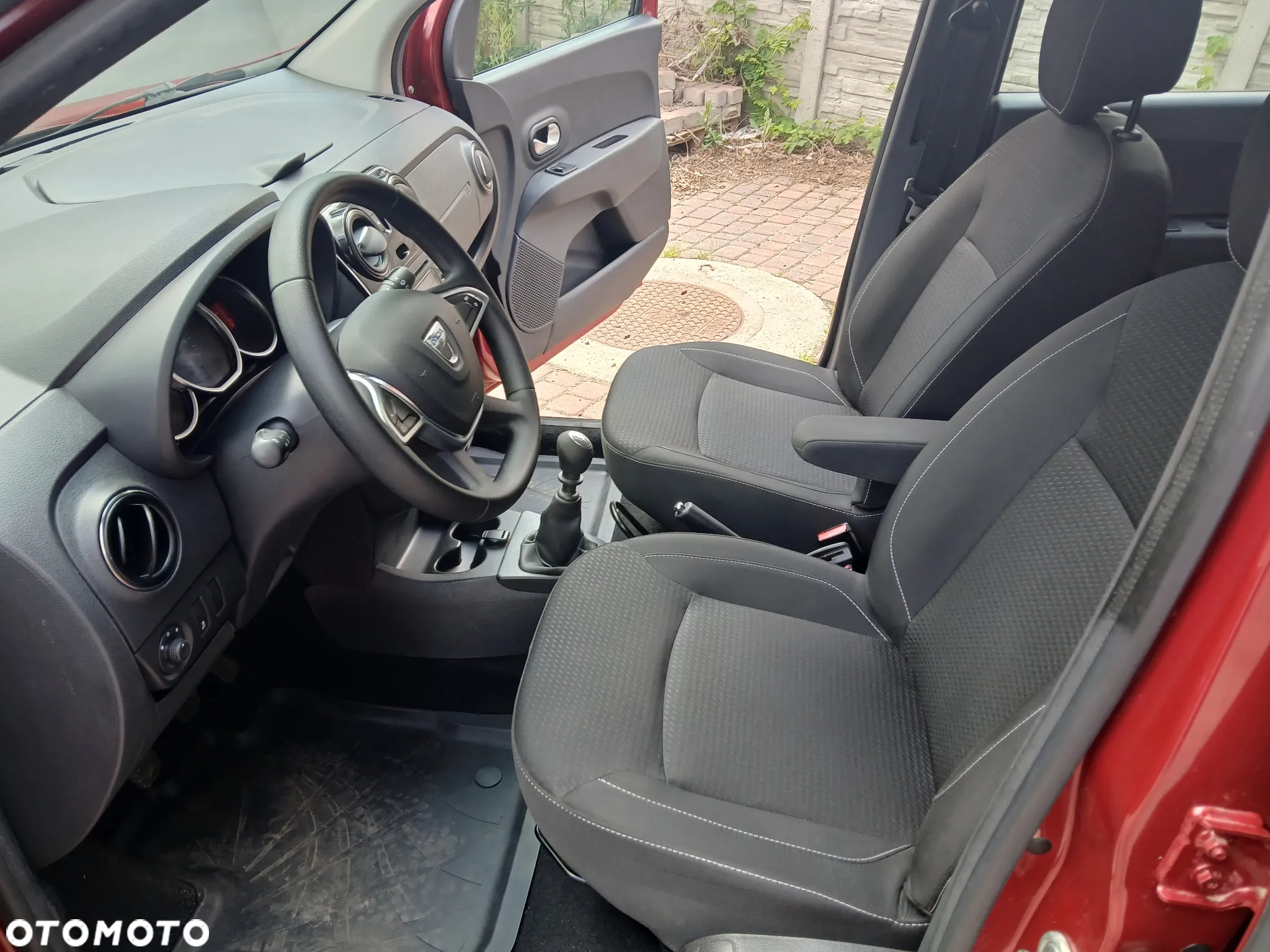 Dacia Lodgy TCe 100 GPF Comfort - 18