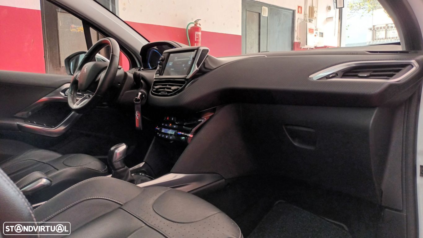 Peugeot 2008 1.2 PureTech Allure - 56
