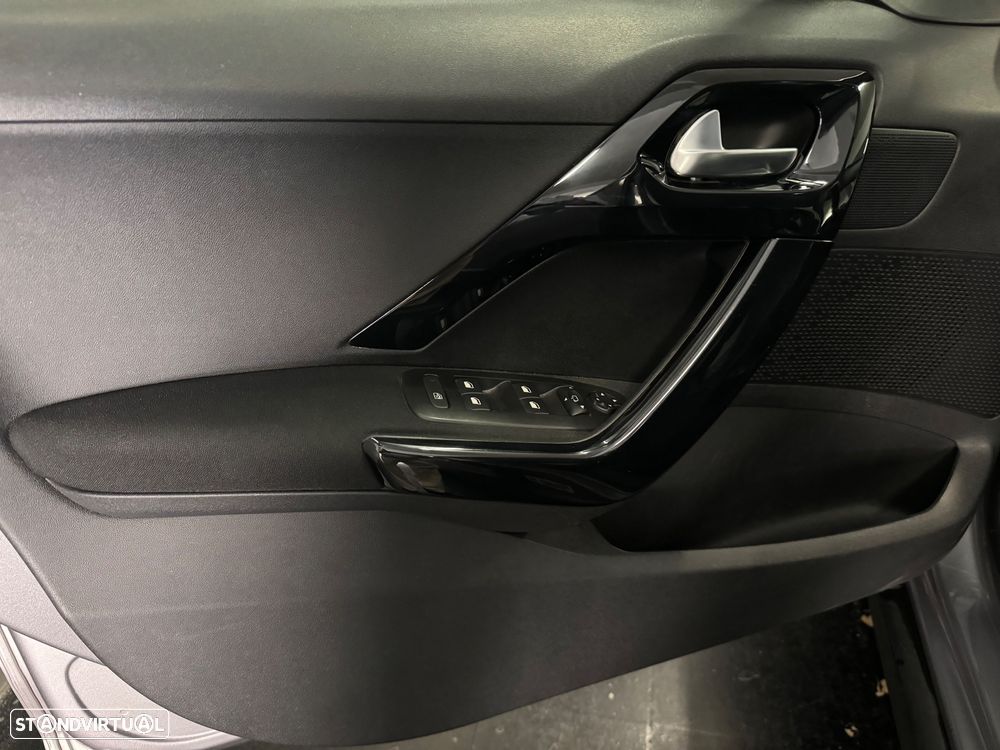 Peugeot 2008 1.5 BlueHDi Signature - 16