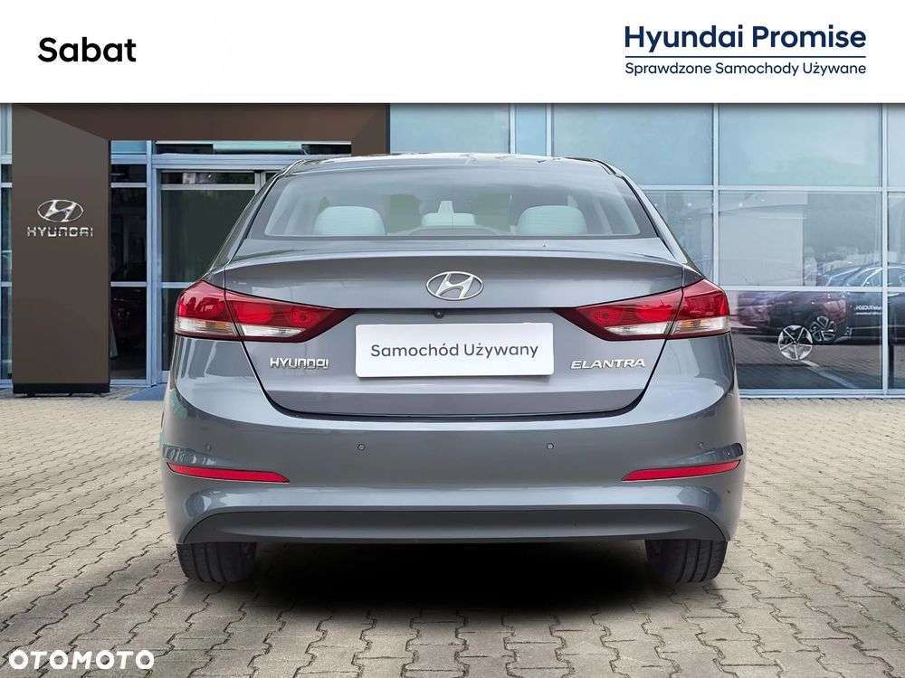 Hyundai Elantra 1.6 Comfort - 4