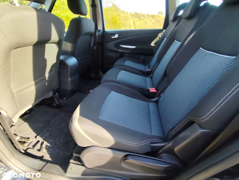 Ford S-Max - 16