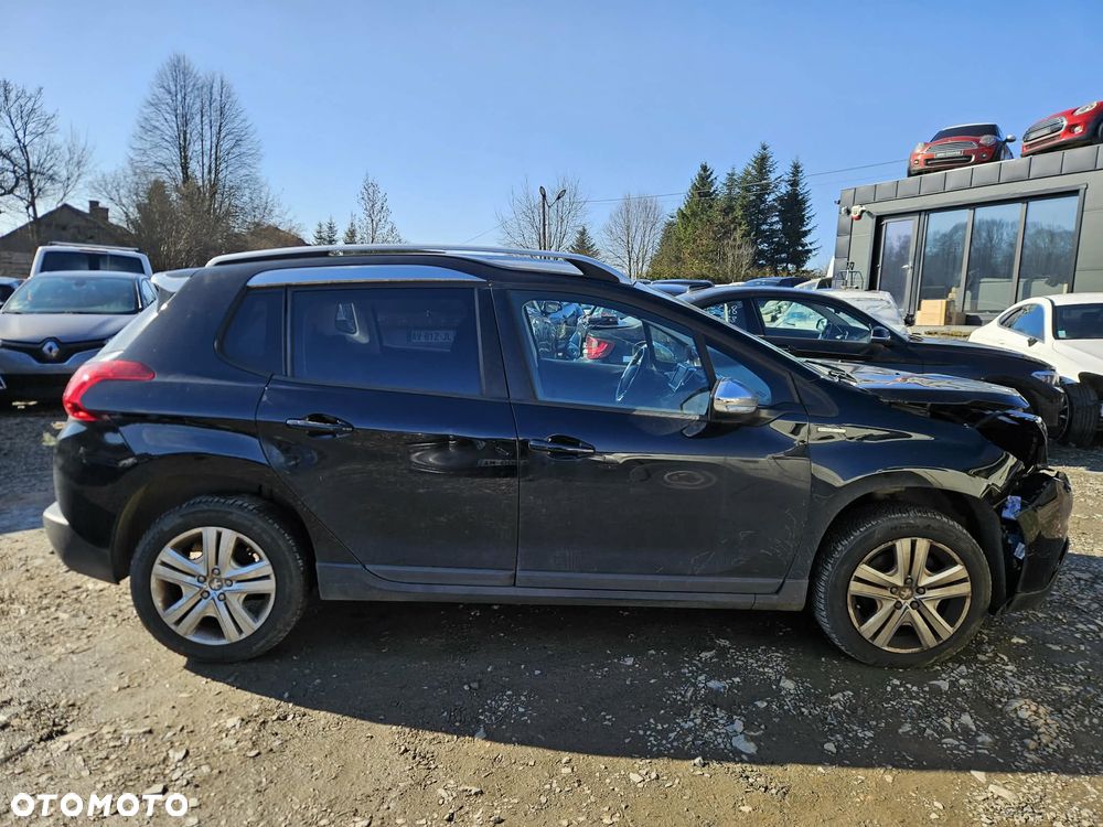Peugeot 2008 PureTech 130 GPF Black Edition - 7