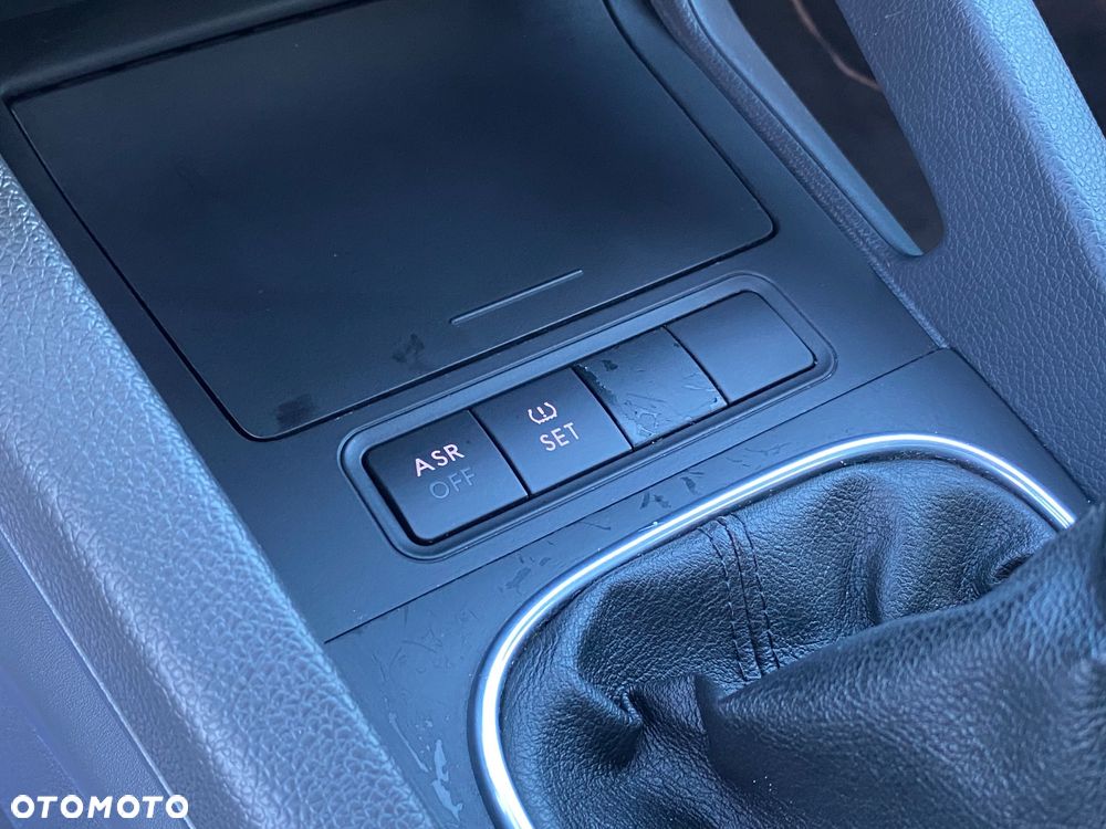 Volkswagen Jetta 1.9 TDI United - 25
