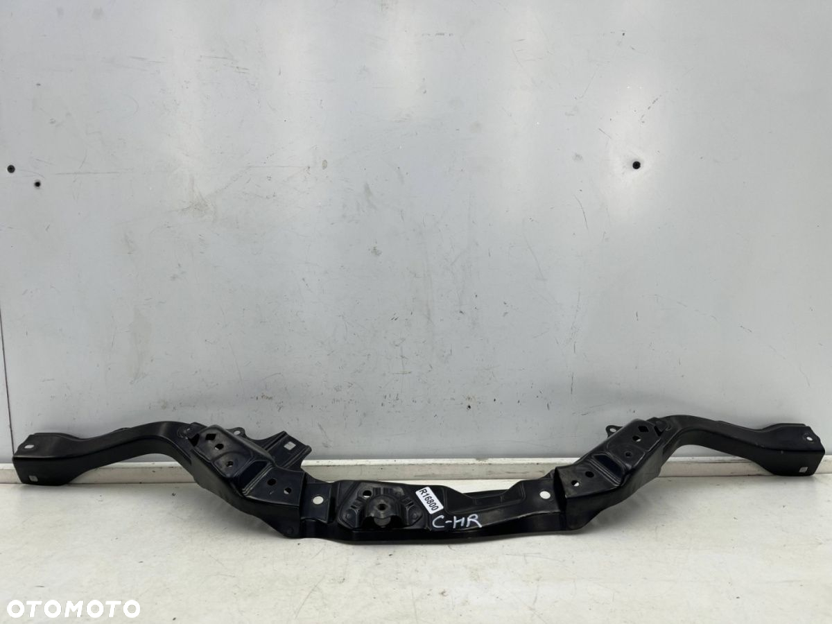 Pas przedni Toyota C-HR I CHR 16-23r. górne wzmocnienie pasa wspornik oryginalne - 6