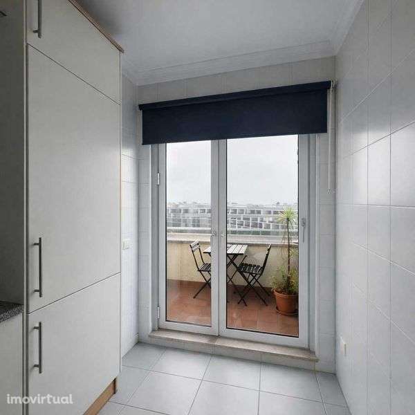 T1 Lumiar | Varanda, Garagem e Excelente Luz Natural - Grande imagem: 2/12