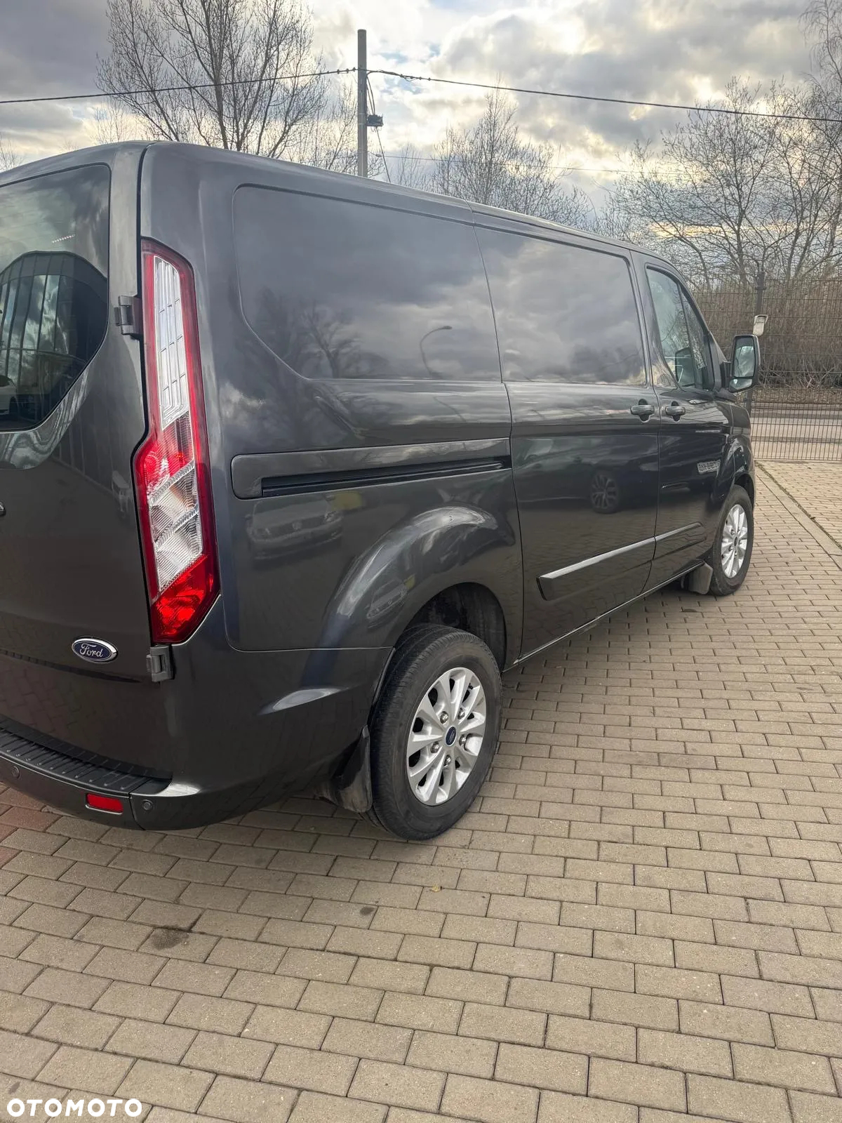 Ford TRANSIT CUSTOM - 12
