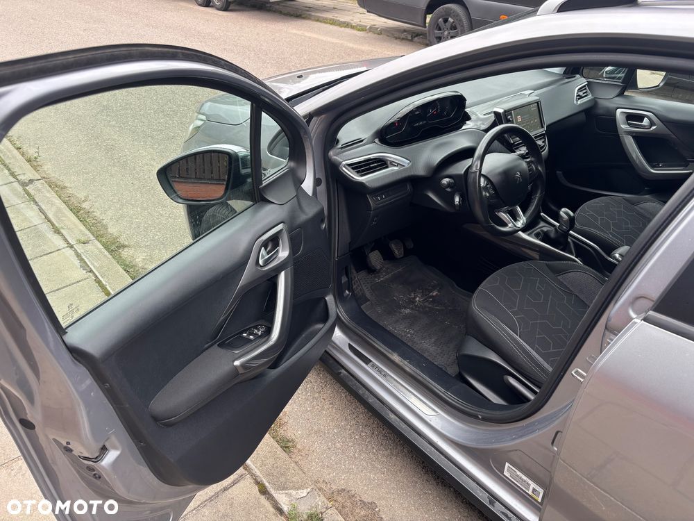 Peugeot 2008 BlueHDi 100 STOP & START Style - 8