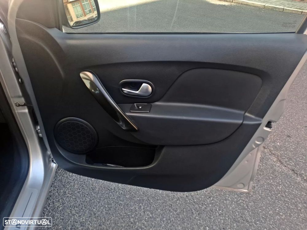Dacia Sandero 0.9 TCe Comfort Bi-Fuel — fotografia 16