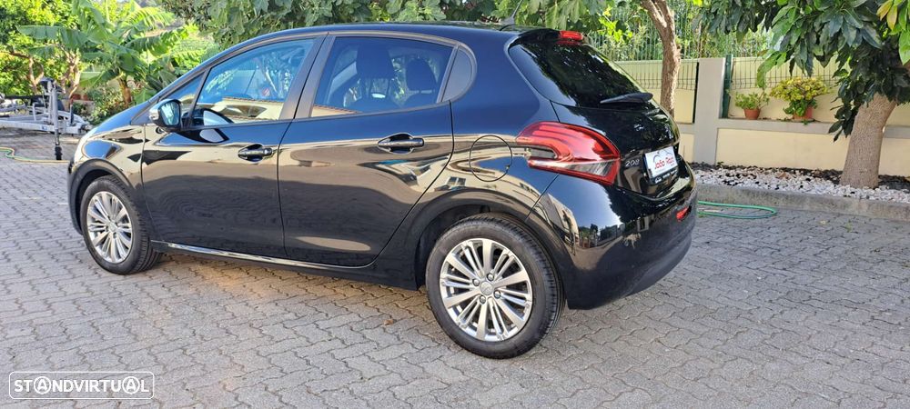 Peugeot 208 1.2 PureTech Signature - 5