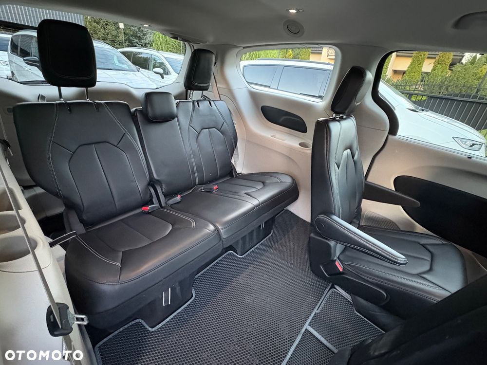 Chrysler Pacifica - 25