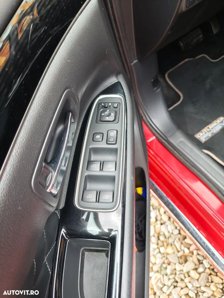Mitsubishi Outlander PHEV 2.4 L 4X4 Instyle+ - 17