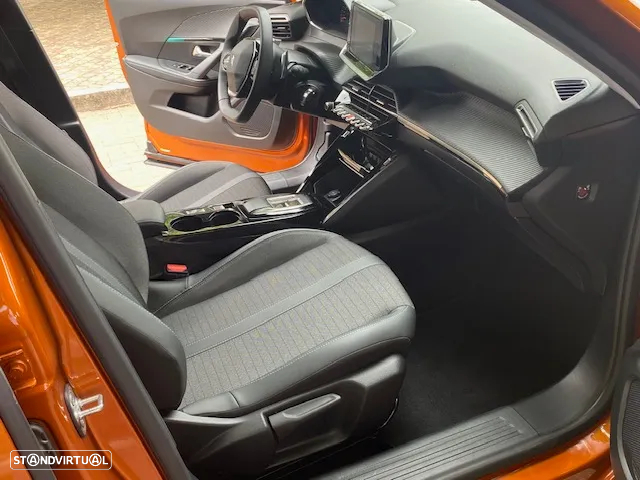 Peugeot 2008 PureTech 130 EAT8 Allure - 18