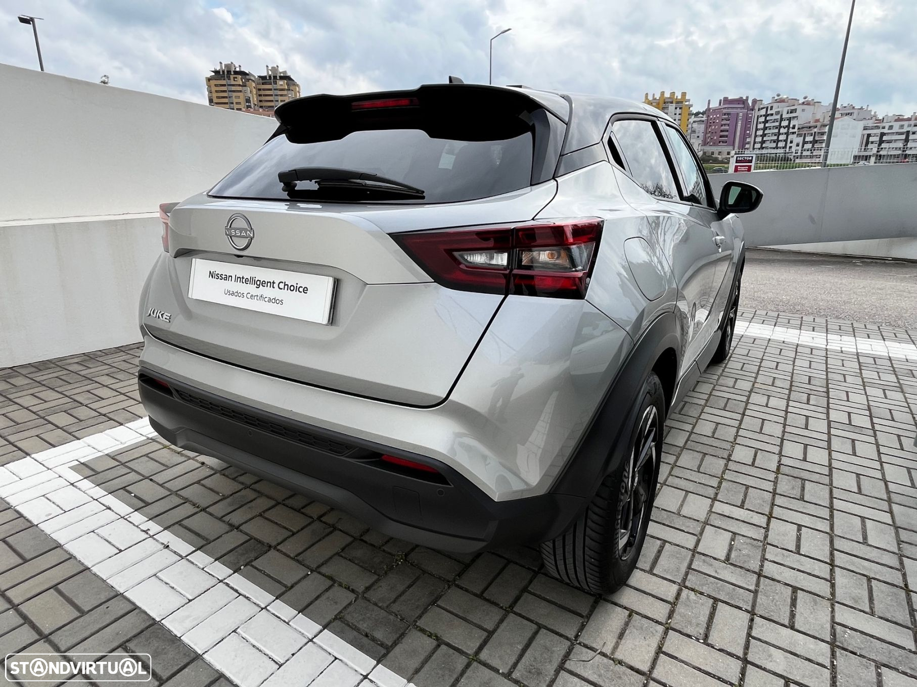 Nissan Juke 1.0 DIG-T N-Connecta NAV.+TwoTone NC DCT - 4