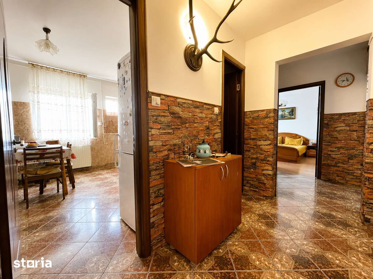 Apartament decomandat, 3 camere, 2 bai, 2 balcoane, spatios, zona Noua — fotografia 3