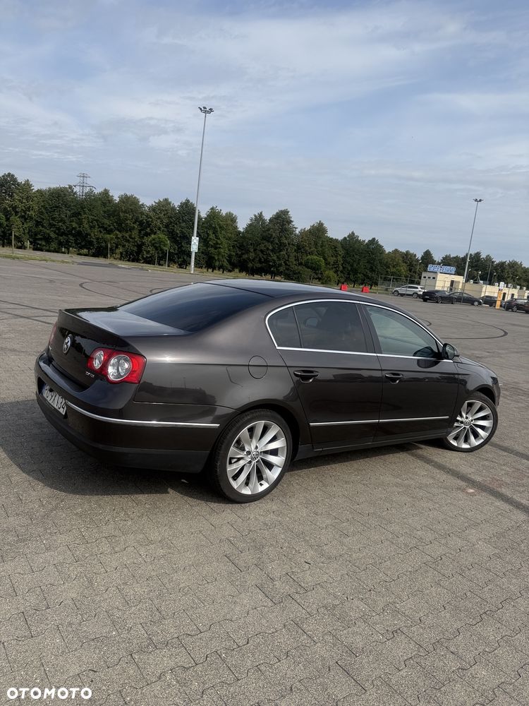 Volkswagen Passat 2.0 TDI DPF Highline - 26