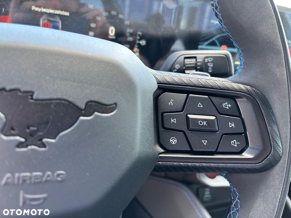 Ford Mustang - 25