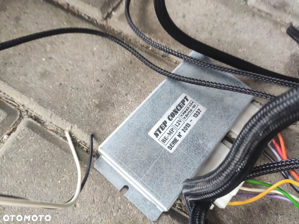 Podest stopień wysuwany elektrycznie instalacja Renaul Trafic Opel  Vivaro - 4