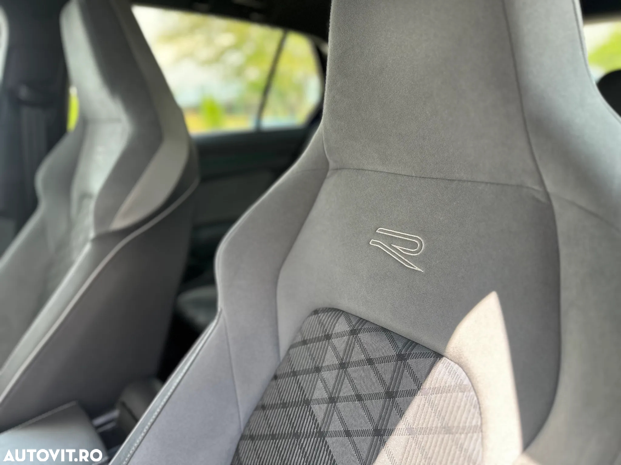 Volkswagen Golf 1.5 eTSI ACT DSG MHEV R-Line - 14