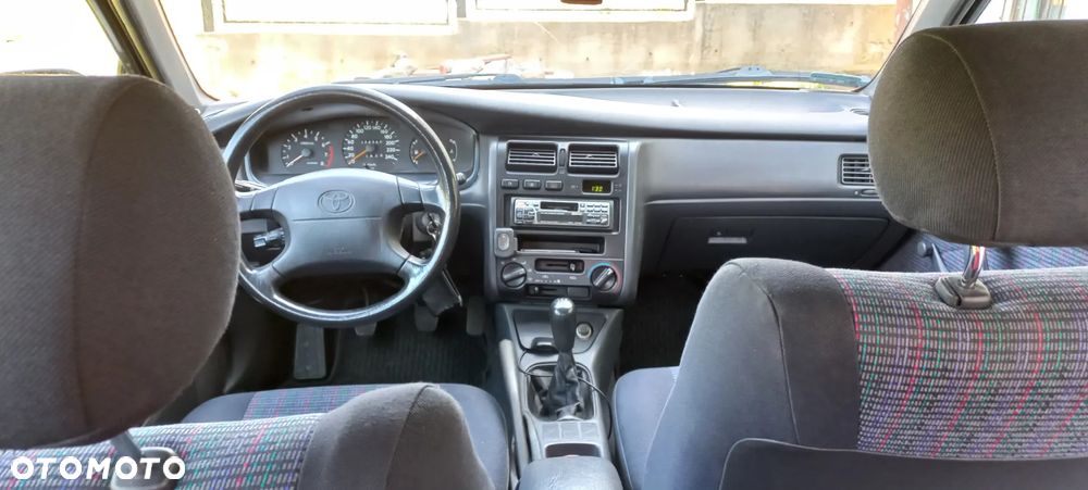 Toyota Carina 1.6 XLi - 8