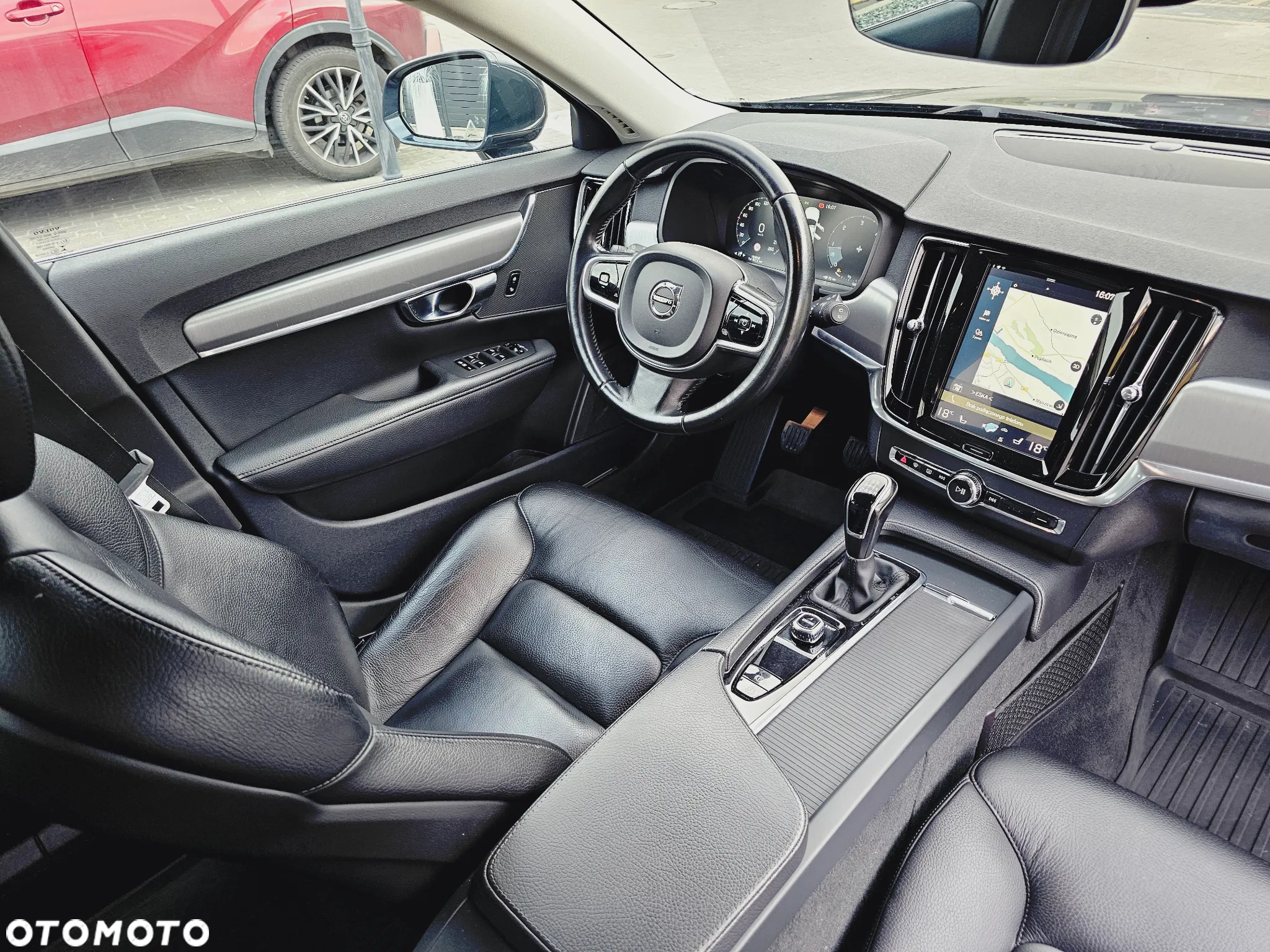 Volvo V90 D3 Momentum Pro - 19