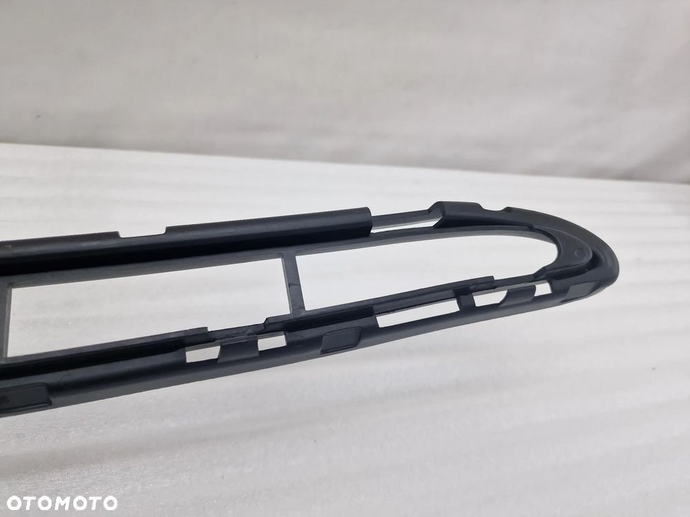 RENAULT CLIO III 3 LIFT 09-12 KRATKA ŚRODKOWA ZDERZAKA PRZEDNIEGO NR 019370 , NR AUKCJI K267 - 7