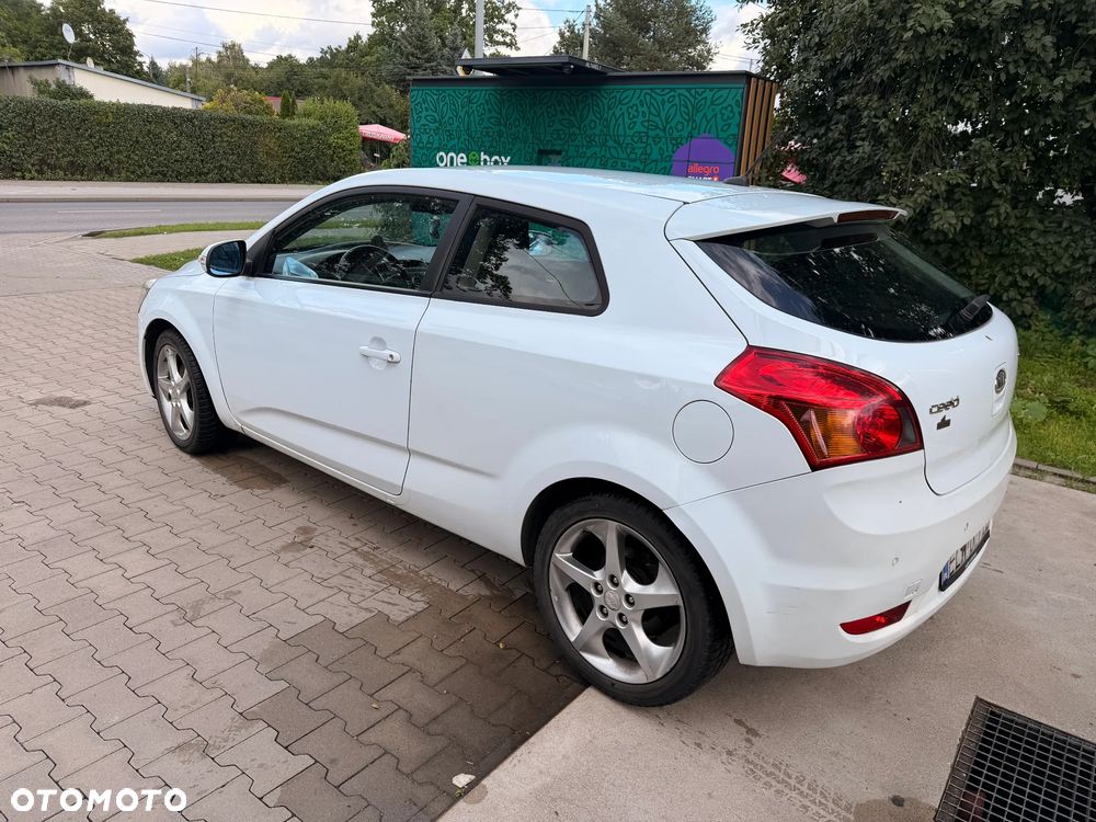 Kia Ceed - 11