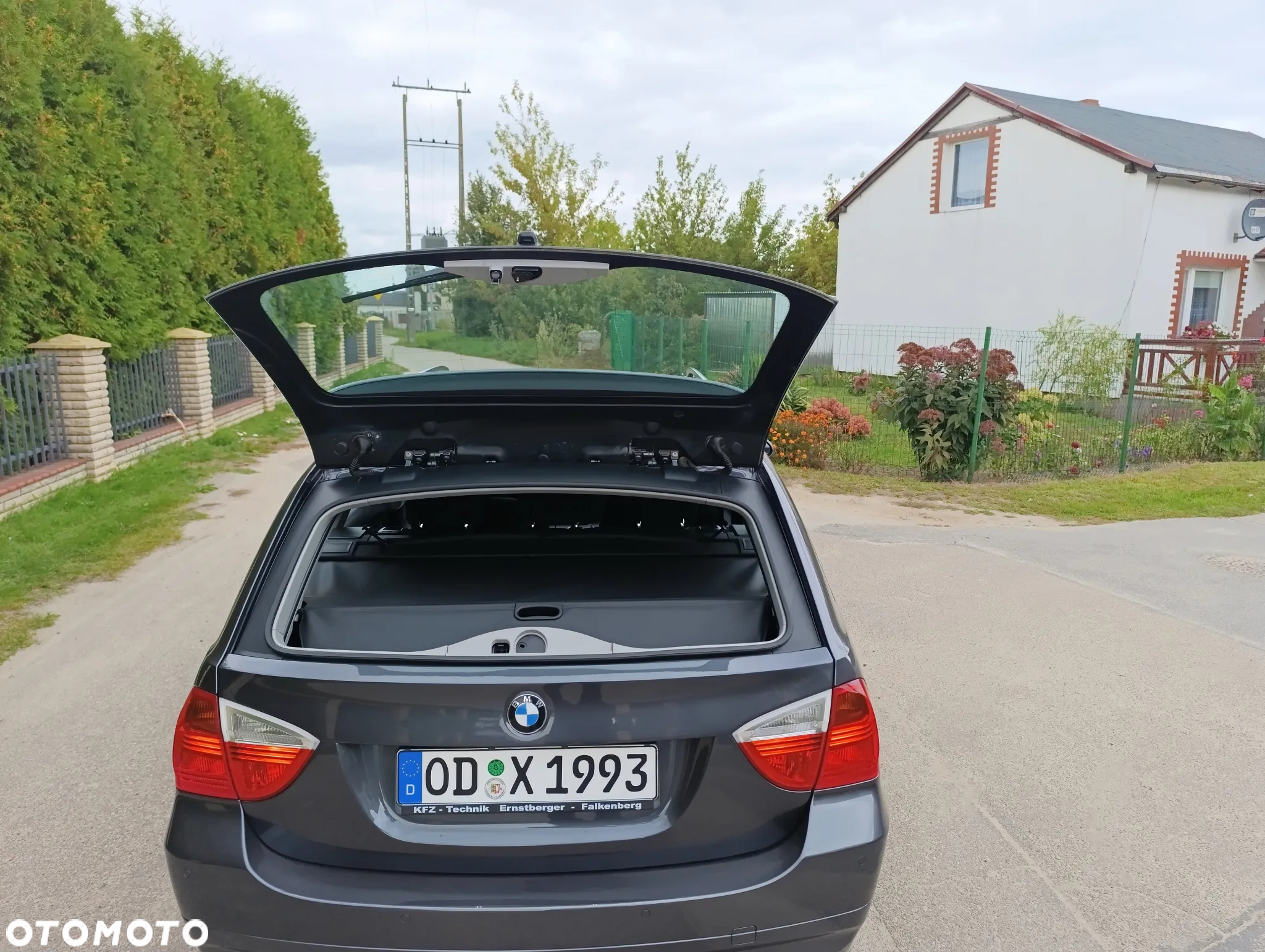 BMW Seria 3 318i Touring - 10