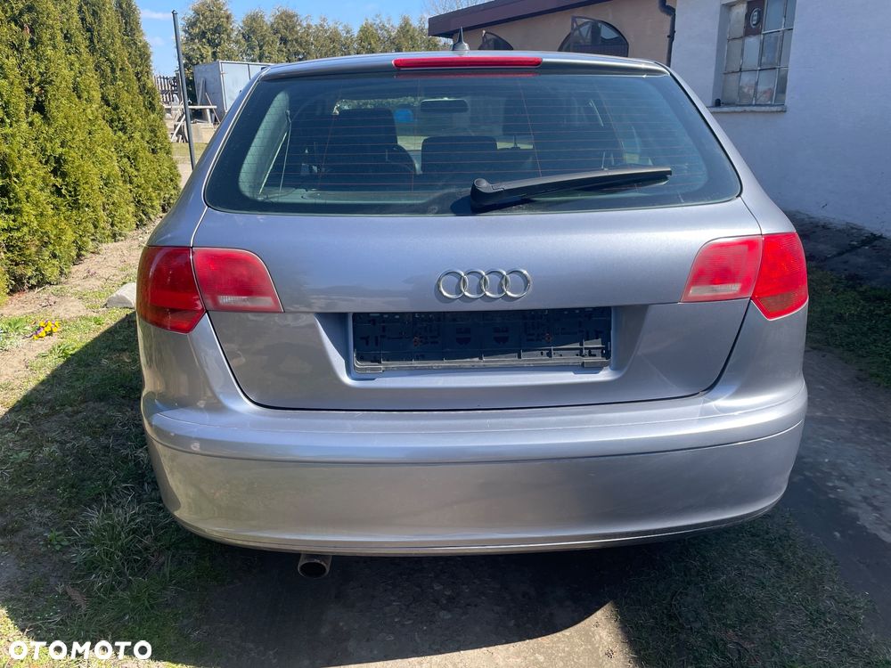 Audi A3 Sportback 1.6 FSI Ambiente - 8