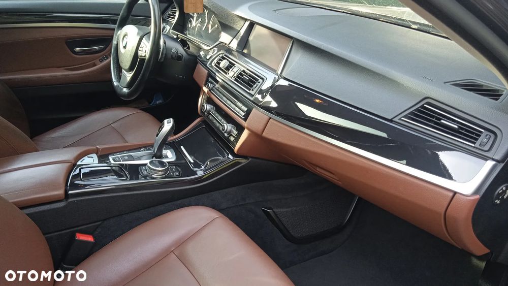 BMW Seria 5 520d xDrive - 11