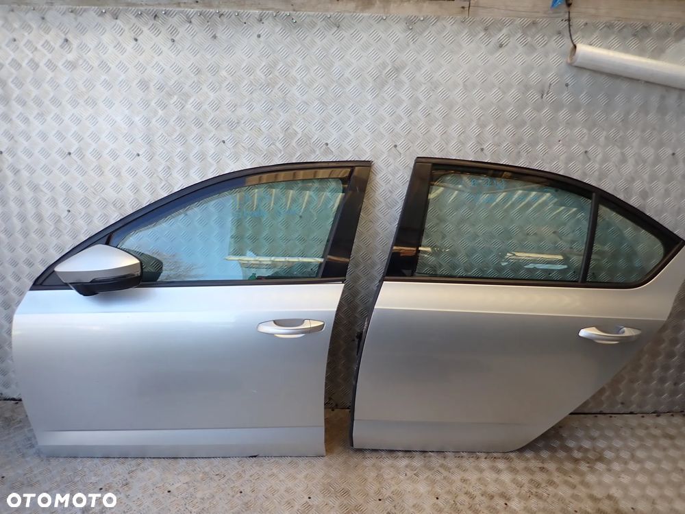 SKODA OCTAVIA III SEDAN KOD LAKIERU LA7W - ZDERZAK PRZÓD +MASKA +BŁOTNIK LEWY / PRAWY -  DRZWI LEWY /PRAWY PRZÓD /TYŁ - ZDERZAK TYŁ - 22